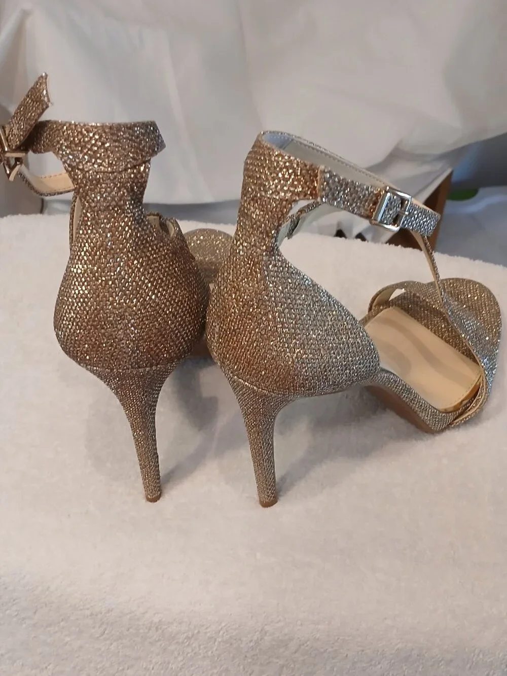 NEARLY NEW JESSICA SIMPSON HEELS